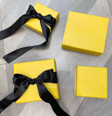 Gewelltes Rechteck 80gsm glich Papiergeschenk-Verpackung einpackt CMYK-Farbe aus