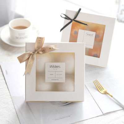 Fenster-Torte C2S Art Paper White Bakery Box wickelte schön ein