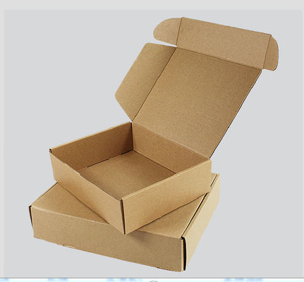 Falten Sie gewölbte PMS-Kleidungs-Geschenkbox kundenspezifischen Logo Mailer Shipping zusammen