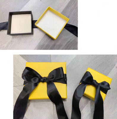 Gewelltes Rechteck 80gsm glich Papiergeschenk-Verpackung einpackt CMYK-Farbe aus