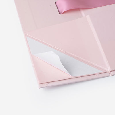 Magnetisches Kleiderverpackenkästen Buch-Form Debossing mit Band