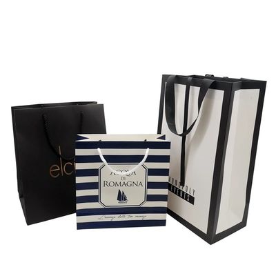 Fertigen Sie die farbenreiche Tasche des Kleidungs-Geschenk-Verpackungs-Kraftpapier-300gsm besonders an
